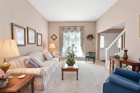 39 Forestview Ln, Aurora, IL 60502 photo 3