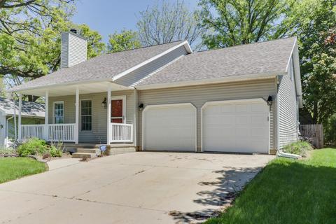 12 Edgewood Ct, Bloomington, IL 61701 photo 2