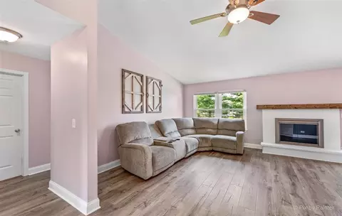 1749 Thorneapple Ln, Algonquin, IL 60102 photo 5