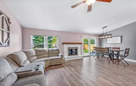 1749 Thorneapple Ln, Algonquin, IL 60102 photo 4