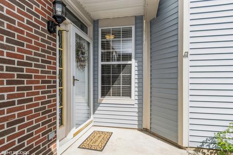 3043 Anton Dr, Aurora, IL 60504 photo 2