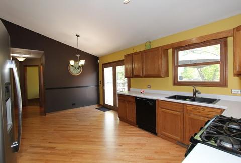 2613 W Emerald Ct, Mchenry, IL 60051 photo 3