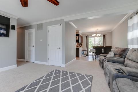 2404 Manor Ln, Mchenry, IL 60051 photo 4