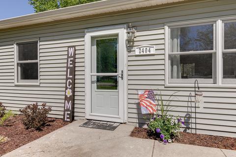 2404 Manor Ln, Mchenry, IL 60051 photo 2