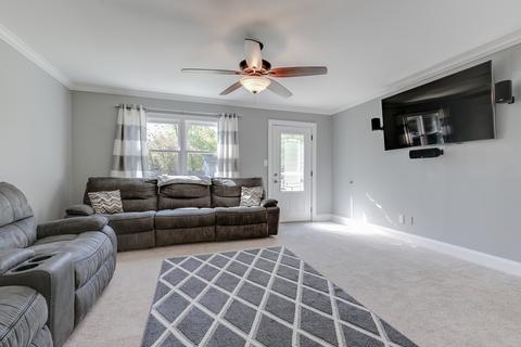2404 Manor Ln, Mchenry, IL 60051 photo 6