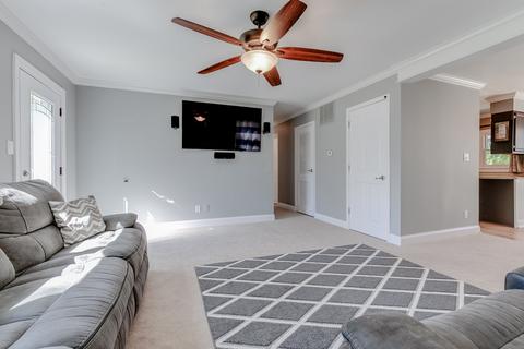 2404 Manor Ln, Mchenry, IL 60051 photo 5