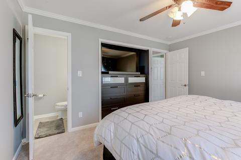2404 Manor Ln, Mchenry, IL 60051 photo 15