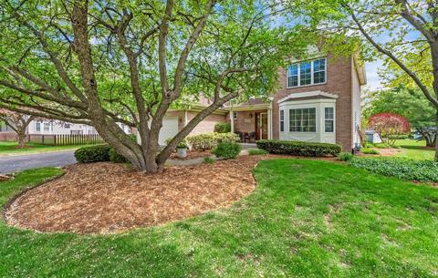 2633 Colonial Dr, Elgin, IL 60124 photo 1