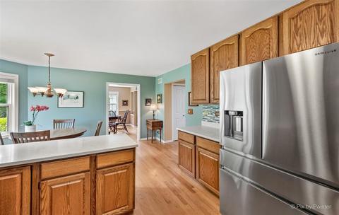 2633 Colonial Dr, Elgin, IL 60124 photo 9