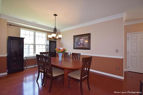 1044 Broadmoor Dr, Elgin, IL 60124 photo 3