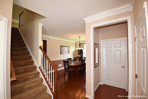 1044 Broadmoor Dr, Elgin, IL 60124 photo 7