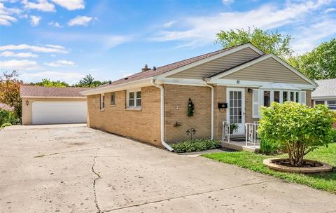 19 E Ardmore Ave, Roselle, IL 60172 photo 3