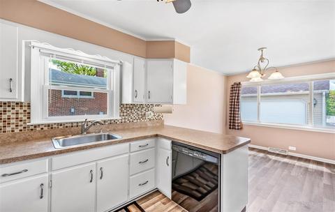 19 E Ardmore Ave, Roselle, IL 60172 photo 16