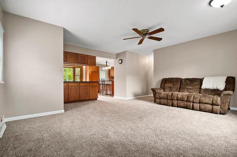 2203 Kingfisher Ln, Rolling Meadows, IL 60008 photo 2