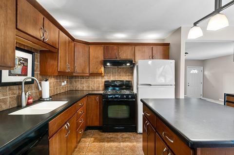 2203 Kingfisher Ln, Rolling Meadows, IL 60008 photo 9