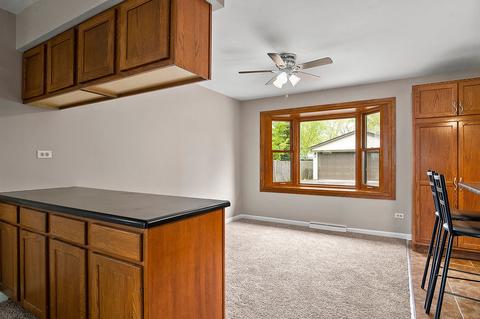 2203 Kingfisher Ln, Rolling Meadows, IL 60008 photo 4