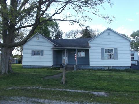 395 S 1st St, Sheldon, IL 60966 photo 1