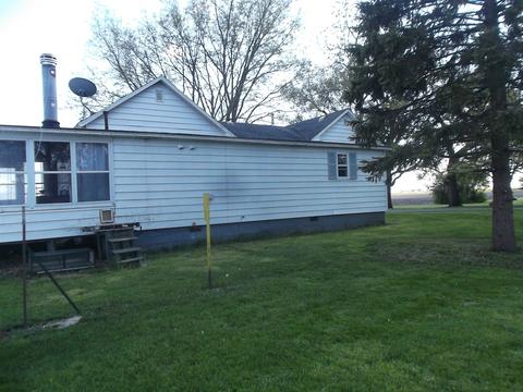 395 S 1st St, Sheldon, IL 60966 photo 2