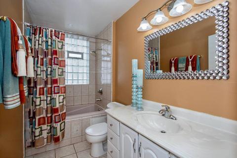2339 E 72nd St #2E, Chicago, IL 60649 photo 5
