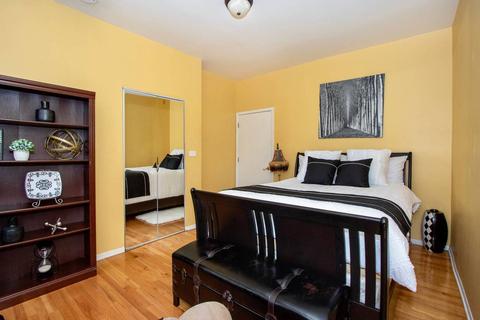2339 E 72nd St #2E, Chicago, IL 60649 photo 8