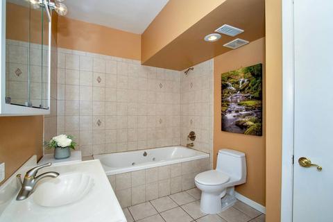 2339 E 72nd St #2E, Chicago, IL 60649 photo 7
