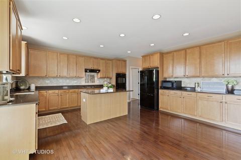 3099 Wickenden Ave, Elgin, IL 60124 photo 4