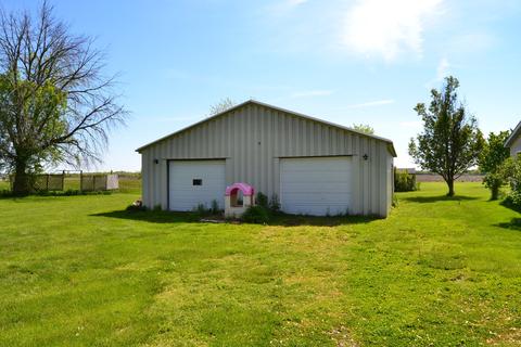 316 Paris St, Dewitt, IL 61735 photo 7