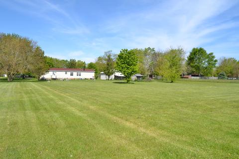 316 Paris St, Dewitt, IL 61735 photo 5