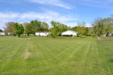 316 Paris St, Dewitt, IL 61735 photo 3