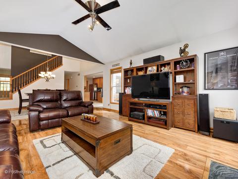 1323 Dancing Bear Ln, Elgin, IL 60120 photo 6