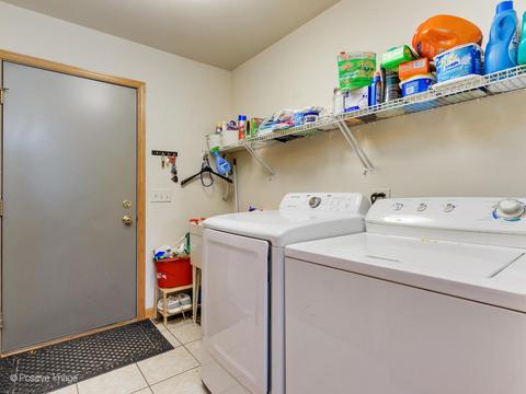 1323 Dancing Bear Ln, Elgin, IL 60120 photo 23