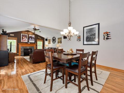 1323 Dancing Bear Ln, Elgin, IL 60120 photo 4