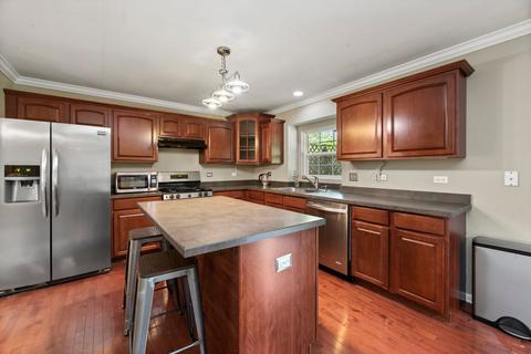 703 Sumac Dr, Aurora, IL 60506 photo 2