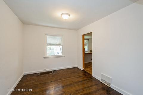 8615 S Champlain Ave, Chicago, IL 60619 photo 4