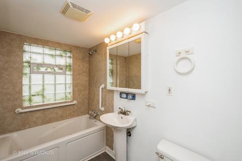 8615 S Champlain Ave, Chicago, IL 60619 photo 9