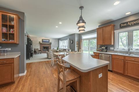 2145 Gardner Cir W, Aurora, IL 60503 photo 8