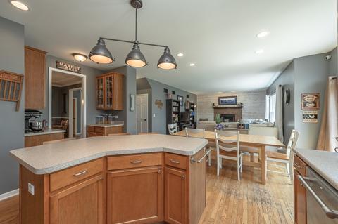 2145 Gardner Cir W, Aurora, IL 60503 photo 9