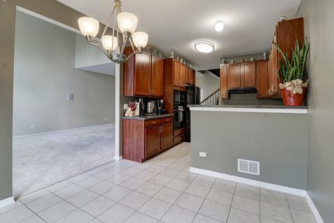 1246 Bradley Cir, Elgin, IL 60120 photo 5