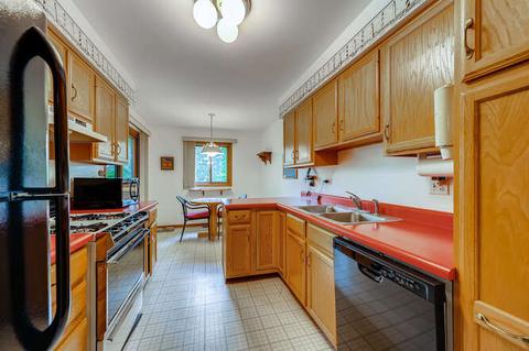 615 Waverly Dr #B, Elgin, IL 60120 photo 5