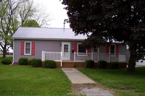 200 E Sprague St, Bement, IL 61813 photo 1