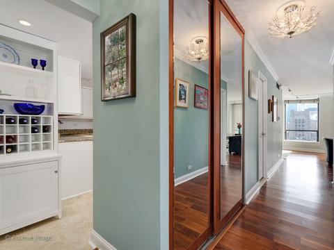260 E Chestnut St #2601, Chicago, IL 60611 photo 10