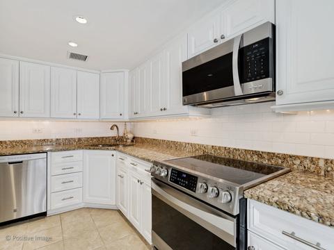 260 E Chestnut St #2601, Chicago, IL 60611 photo 9