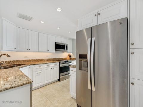 260 E Chestnut St #2601, Chicago, IL 60611 photo 8