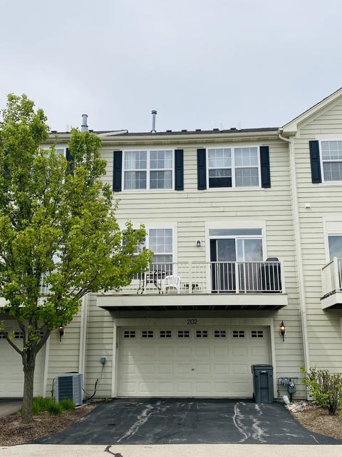 202 Comstock Dr, Elgin, IL 60124 photo 2