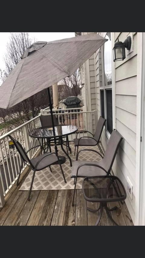 202 Comstock Dr, Elgin, IL 60124 photo 3