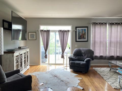 202 Comstock Dr, Elgin, IL 60124 photo 4