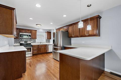 1755 Ash St, Des Plaines, IL 60018 photo 2