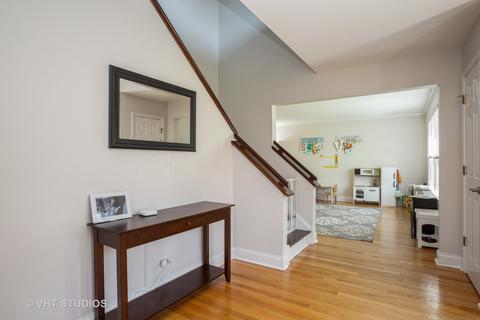 301 Eric Ct, Mount Prospect, IL 60056 photo 2