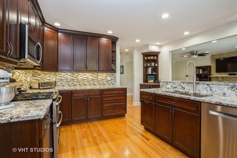 301 Eric Ct, Mount Prospect, IL 60056 photo 4