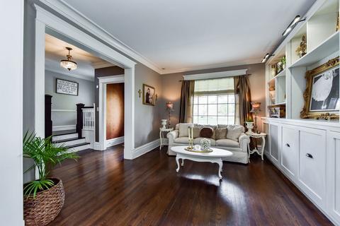 1028 N Wheaton Ave, Wheaton, IL 60187 photo 11
